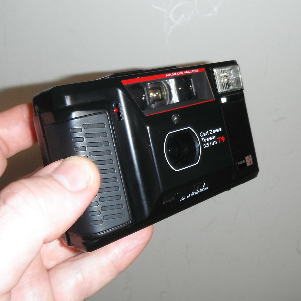 Close-up of Carl Zeiss T 35mm f/3.5 lens on Yashica T AF-D*